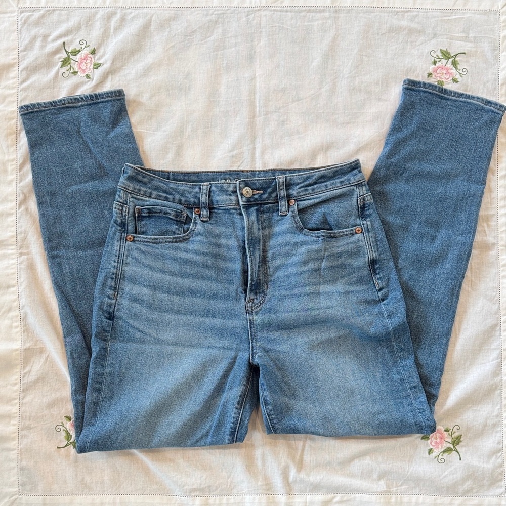 American Eagle Outfitters Mom Jeans